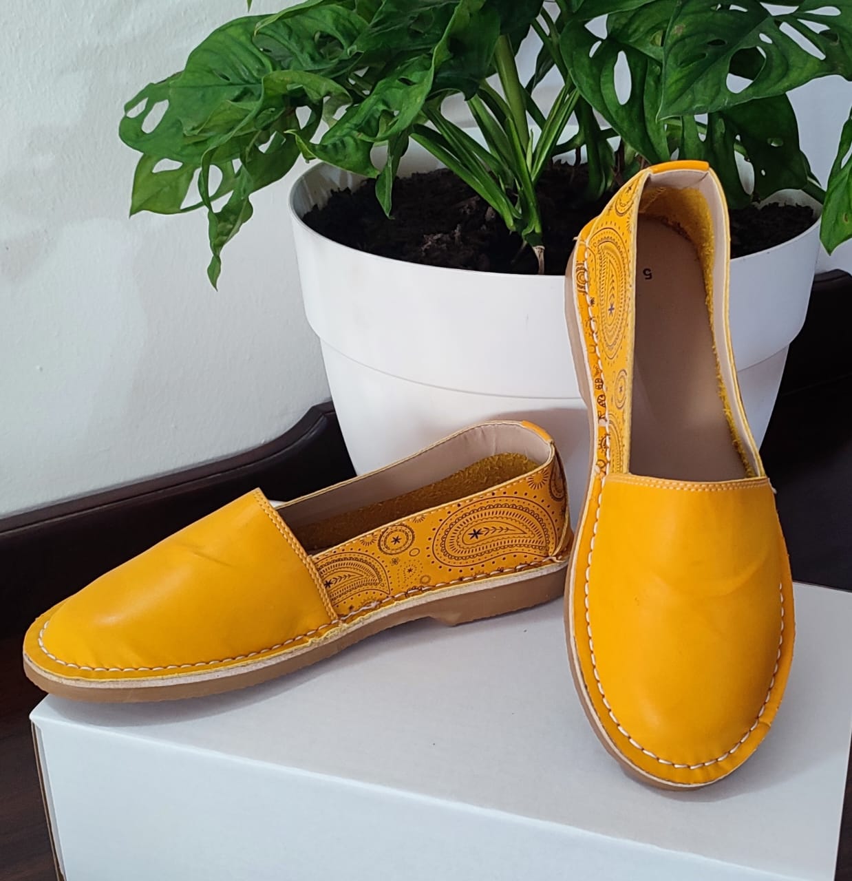 Printed Mustard leather pumps