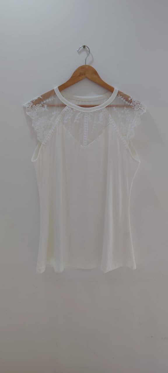 White sleeveless lace flowy tank top